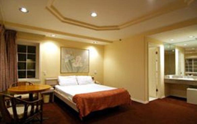 Wilshire Crest Hotel Los Angeles Exterior photo